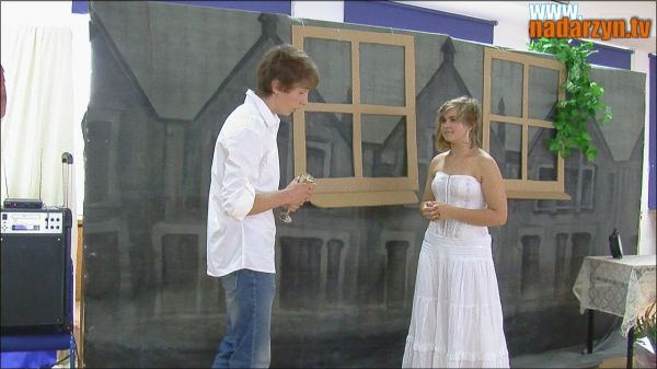 Roman i Julia - spektakl w wykonaniu ucznów gimnazjum w Nadarzynie